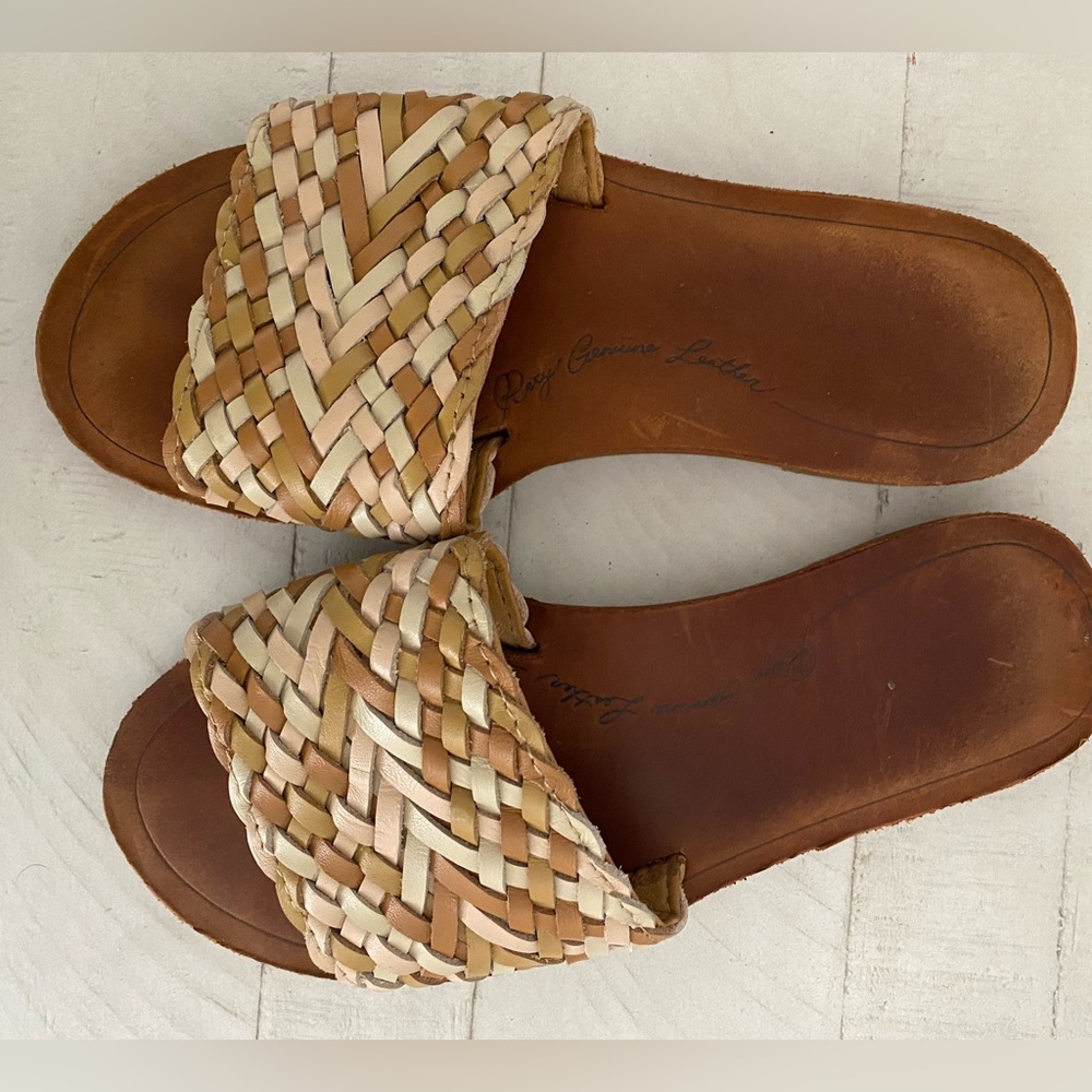 Roxy Sandels size 6